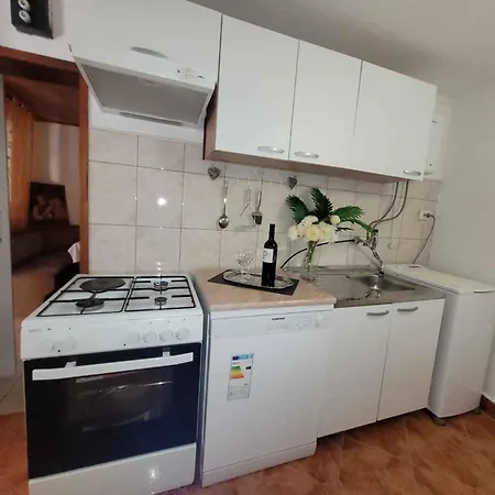 In 15381 Apartman *